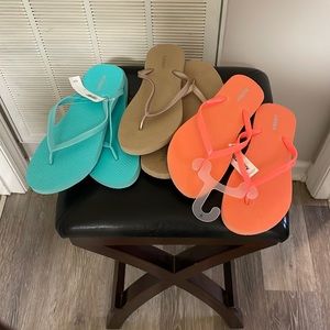 Old navy flip flops brand new size 9 selling all three pair together